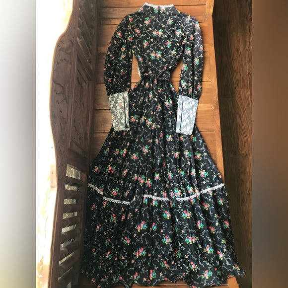 Handmade 1970’s Vintage Black Calico Maxi Dress - Picture 14 of 15